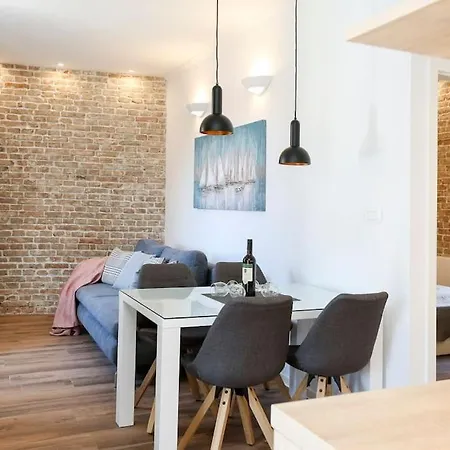 Monfrina 1, Luxury Old Town Near Appartamento *