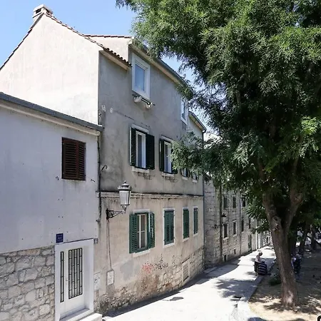 Monfrina 1, Luxury Old Town Near *