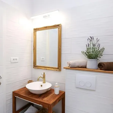 Monfrina 1, Luxury Old Town Near