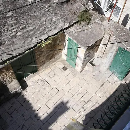 Monfrina 1, Luxury Old Town Near *