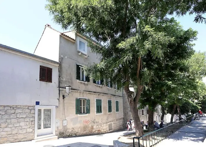 Apartment Monfrina 1, Luxury Old Town Near