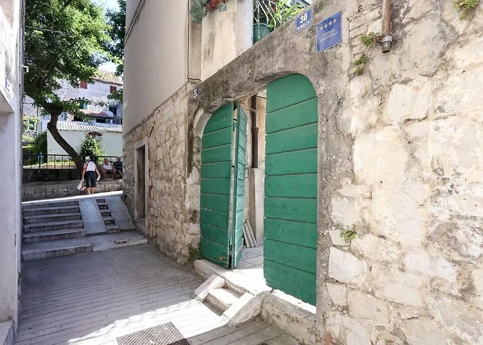 Apartment Monfrina 1, Luxury Old Town Near Split