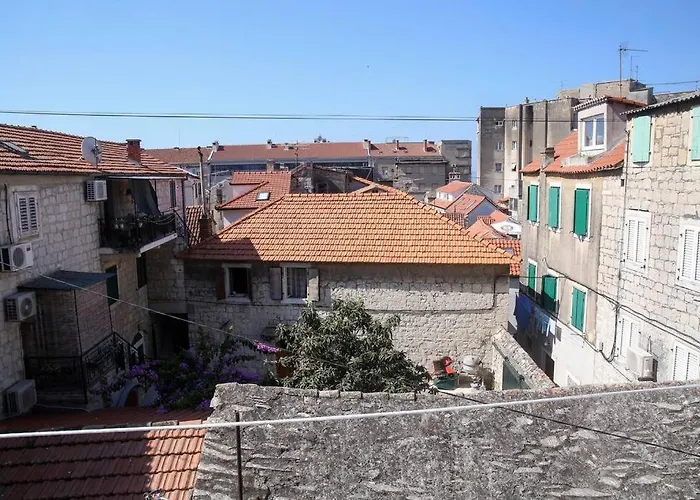 Monfrina 1, Luxury Old Town Near Apartment *