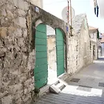 Monfrina 1, Luxury Old Town Near