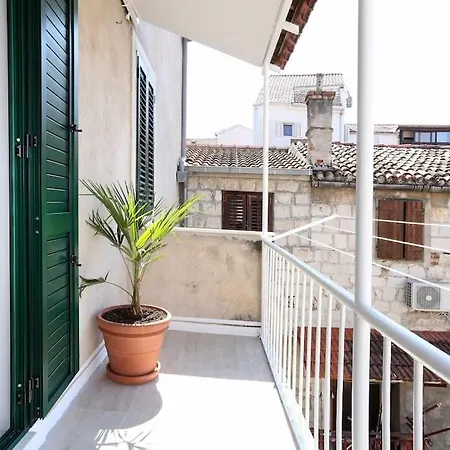 Monfrina 1, Luxury Old Town Near Апартаменты *